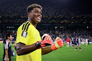 斯基拉：帕尔马门将铃木彩艳接近加盟巴黎，尤文希望租借球员